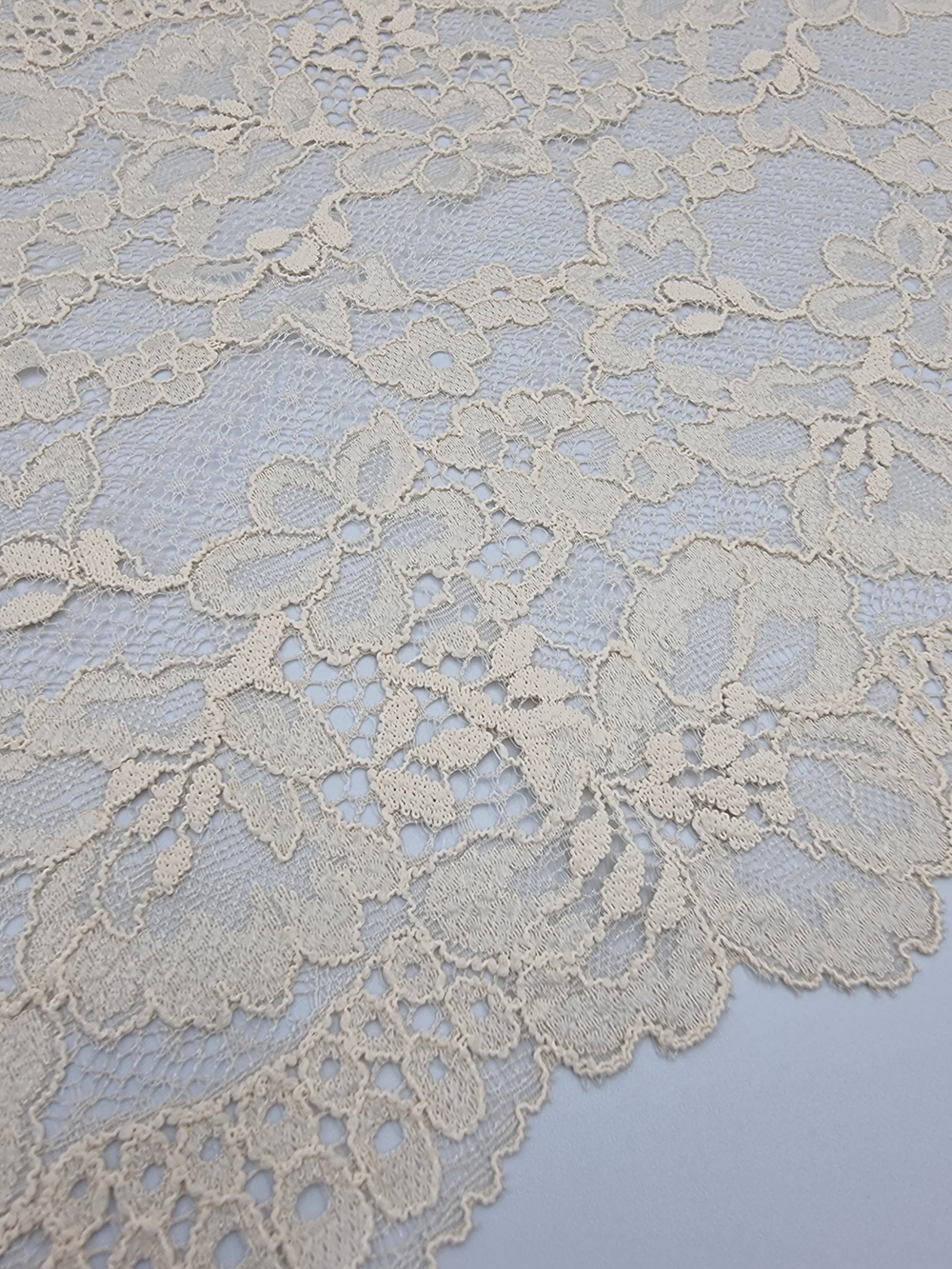 Кружево эластичное светло-бежевое КС71 (22 см)