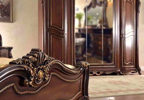 Кровать ДЖОКОНДА с мягким изголовьем корень  глянец