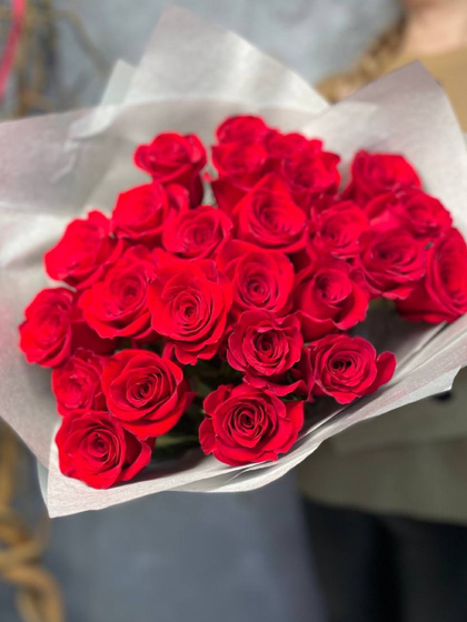 Букет RED Frodo’s красных роз 25шт в оформление