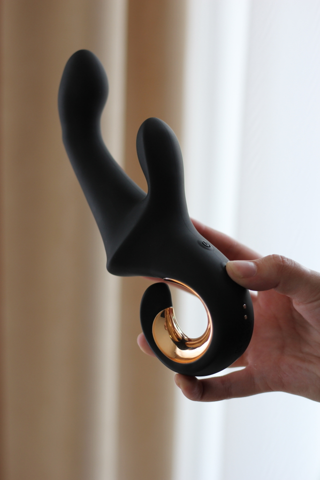 Черный вибратор-кролик