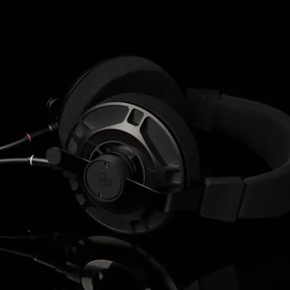 Final Audio D7000 Black
