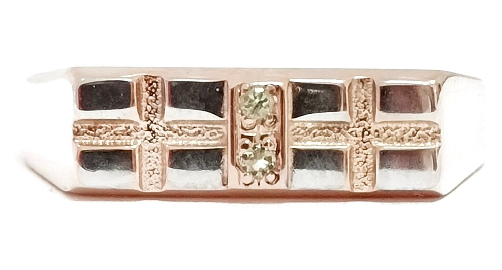 Ювелирное мужское кольцо из серебра с позолотой,вставка хризолит