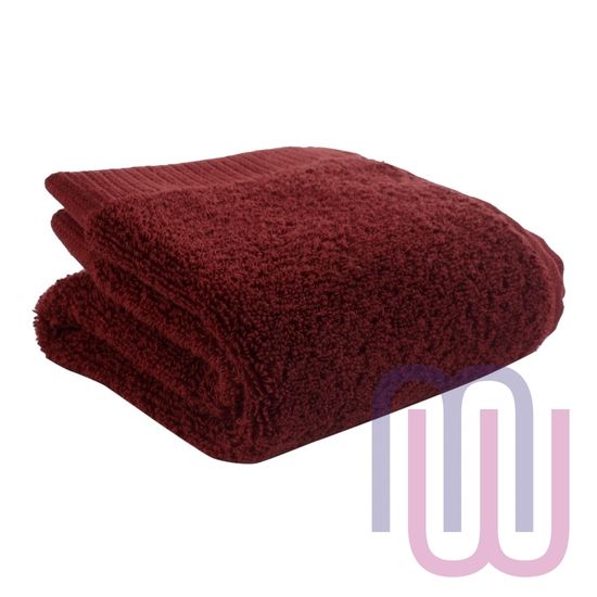 Полотенце для лица бордового цвета
