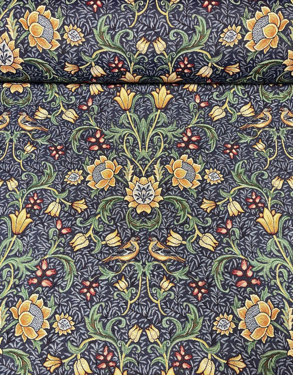 Моррис Ловцы клубники синий фон Ткань ширина 280 см