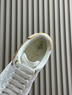 Louis Vuitton Time Out