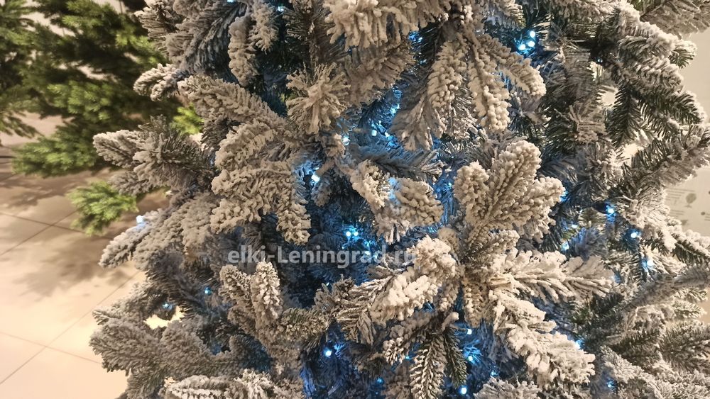 Заснеженная ель с гирляндой «Барокко» холодный свет (Литая+пвх) 150 см / 1,5 м