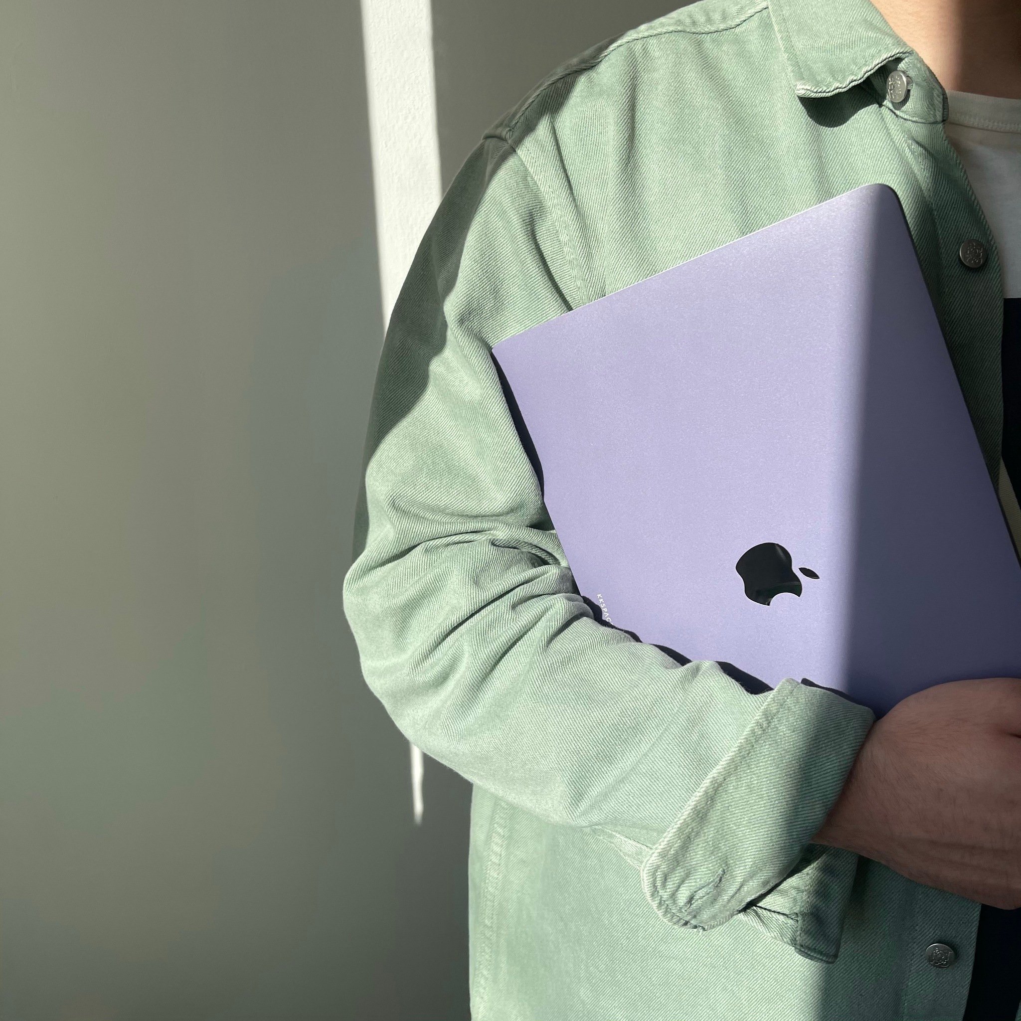 Виниловая наклейка PURPLE для MacBook