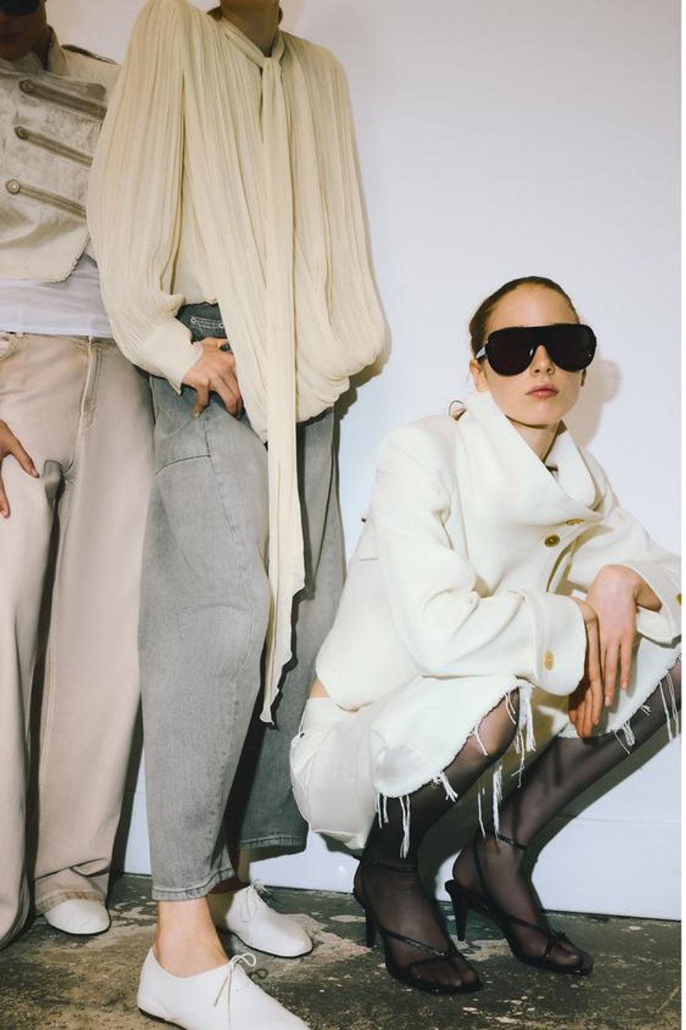 ZARA ДЖИНСОВЫЕ ШОРТЫ С НЕОБРАБОТАННЫМ КРАЕМ — ZW COLLECTION, ЭКРЮ