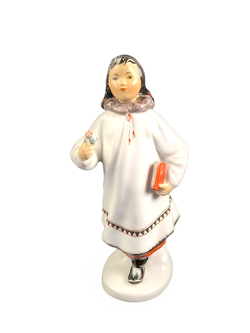 Фарфоровая статуэтка "Якутка с цветком и книгой" ЛФЗ