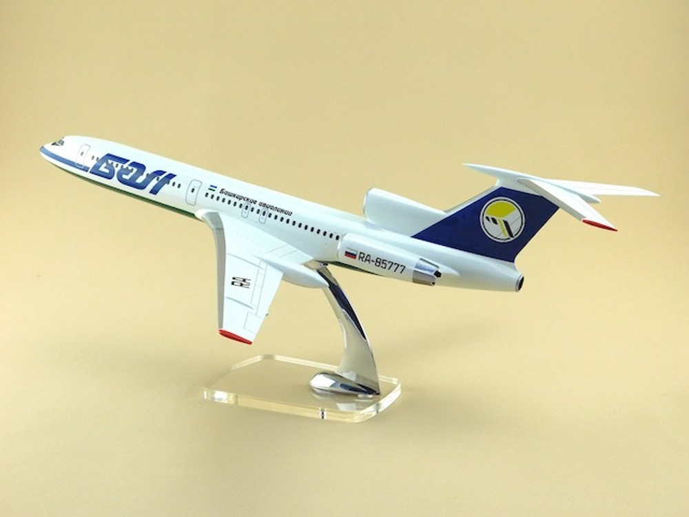 Модель самолета Ту-154М (М1:100, БАЛ)