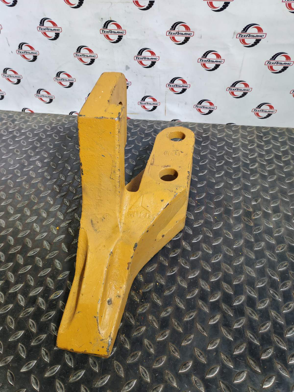 Зуб болтовой левый 4043000062 SDLG