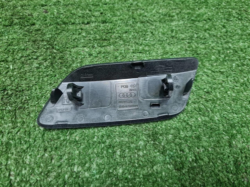 Крышка форсунки омывателя правая Audi A6 C8 18-23