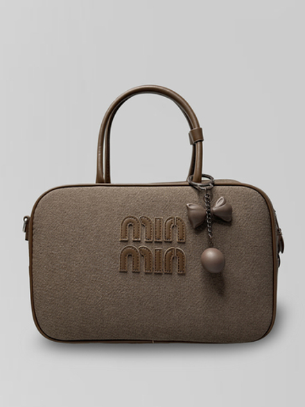 Сумка 333/888 комбинированная со сменным ремешком, брелоком-бантик и надписью впереди