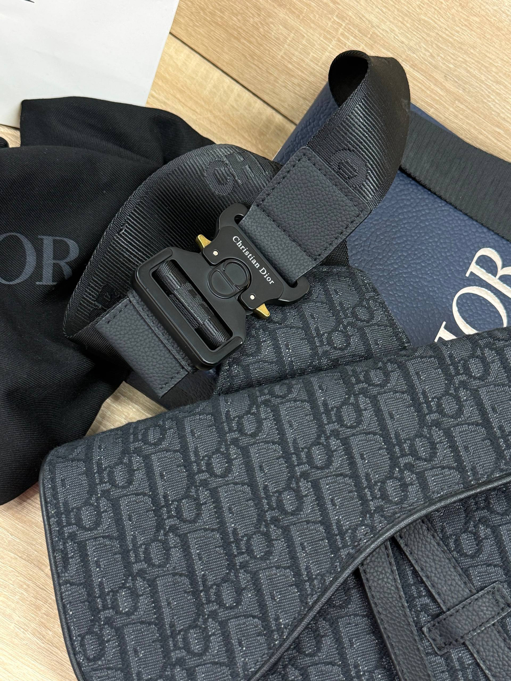 Сумка-слинг Dior