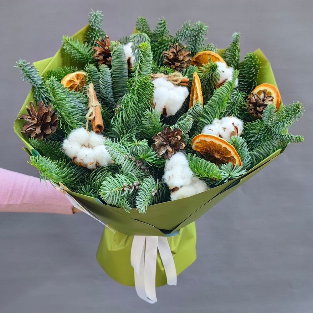 Букет с веточками нобилиса и хлопком