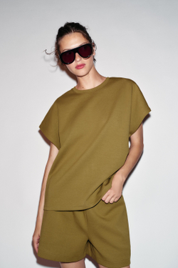 ZARA ФУТБОЛКА INTERLOCK С ЯПОНСКИМИ РУКАВАМИ, ОЛИВКОВЫЙ