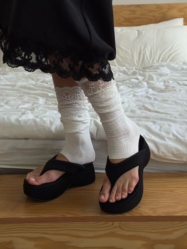 Черные вьетнамки на платформе