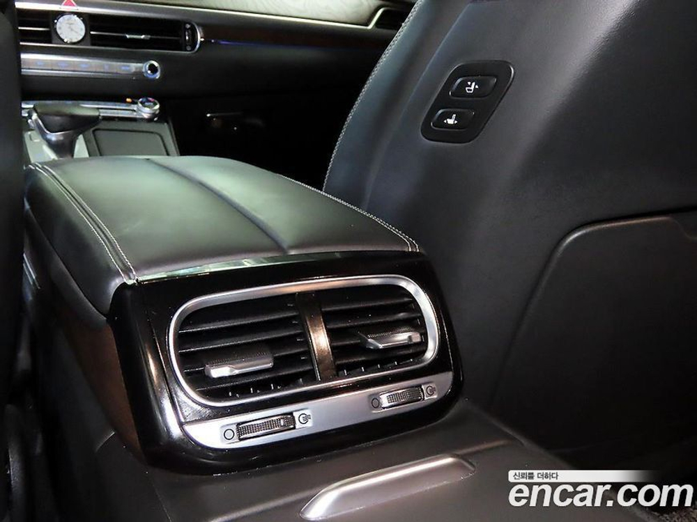 Genesis G90 5.0 AWD (10.2020)
