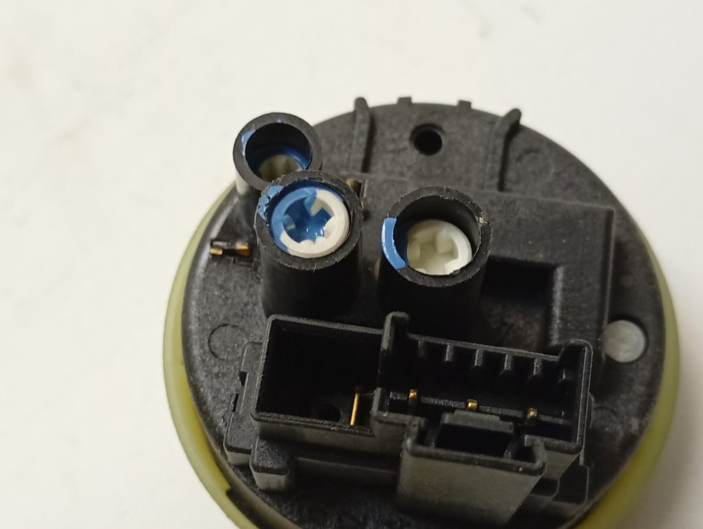 IWUB4085CIS кт59 Датчик уровня воды для стиральной машины Indesit 16002678900 б/у