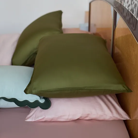 Набор наволочек из премиального сатина оливкового цвета из коллекции essential, 50х70 см