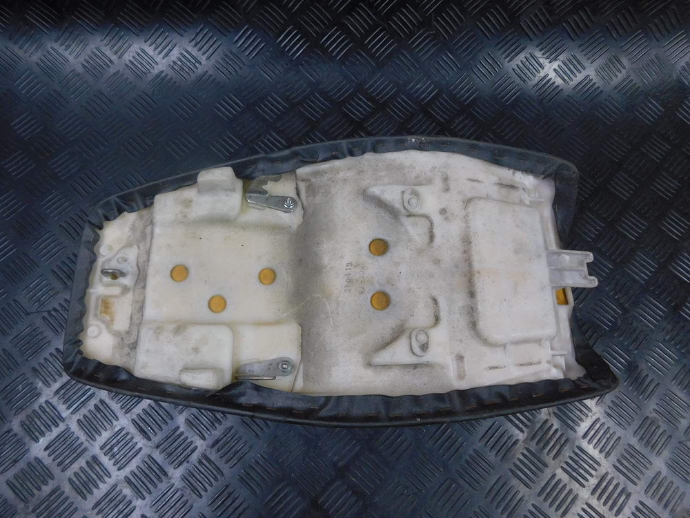 Сиденье Kawasaki ZZR 400 98 052947