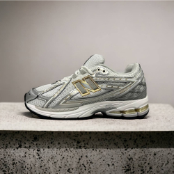 New Balance 1906R • Gray Gold