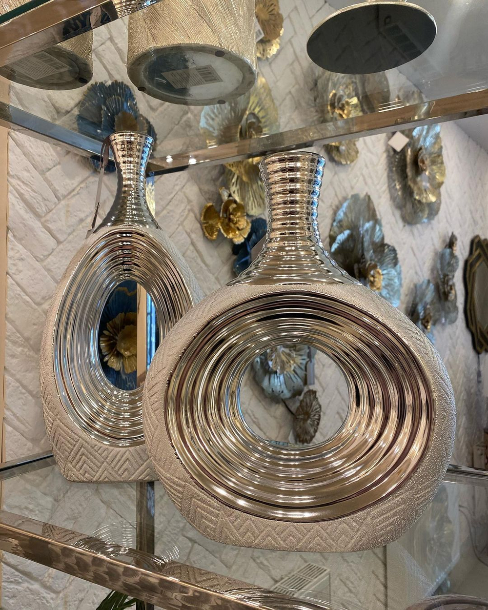 Набор керамических ваз Garda Decor 18H2408-19/18H2409-19, 39 см и 31 см.