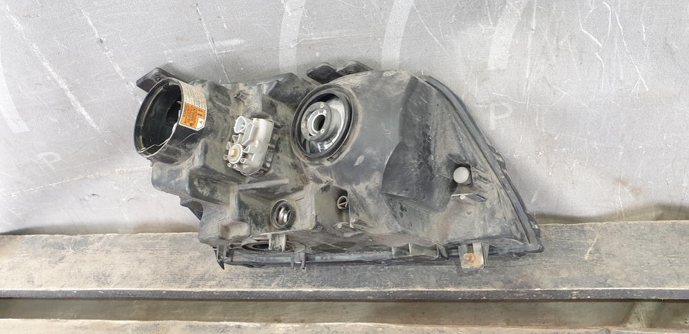 Фара левая ксенон Suzuki Grand Vitara 2 (JT) 05-15 Б/У Оригинал 10059088