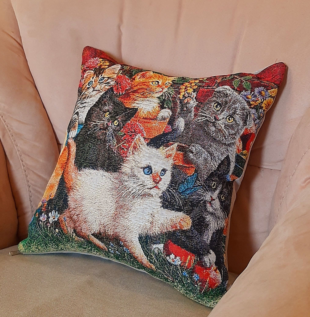 Декоративный гобеленовый чехол для интерьерной подушки Котята-3 38*38