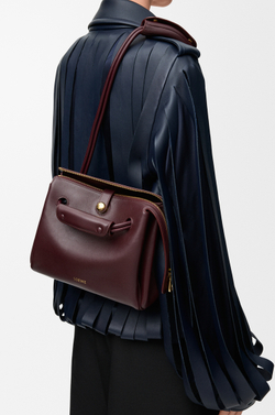Loewe Маленькая сумка Madrid из мягкой телячьей кожи, бургунди