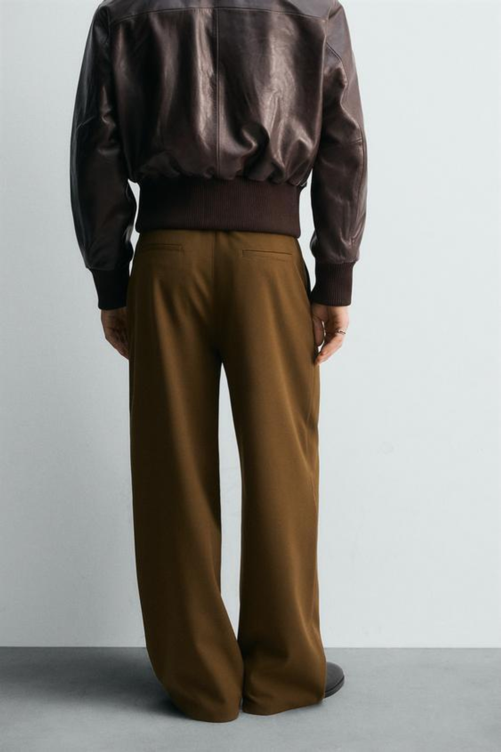 ZARA БРЮКИ RELAXED FIT С РЕМНЕМ, ЦВЕТ ОЛИВКОВОГО МАСЛА