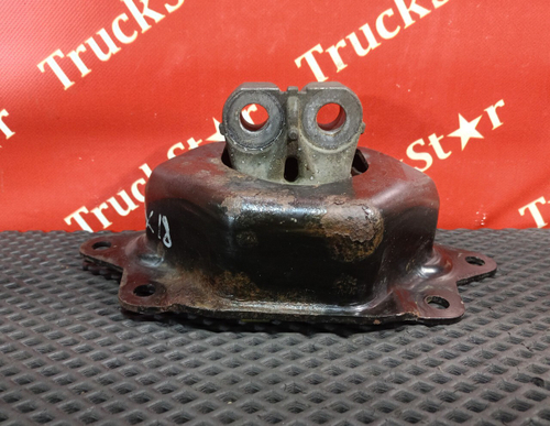 Подушка двигателя задняя 2017 г.