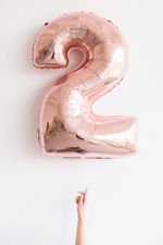 шар цифра 2 розовое золото rose gold