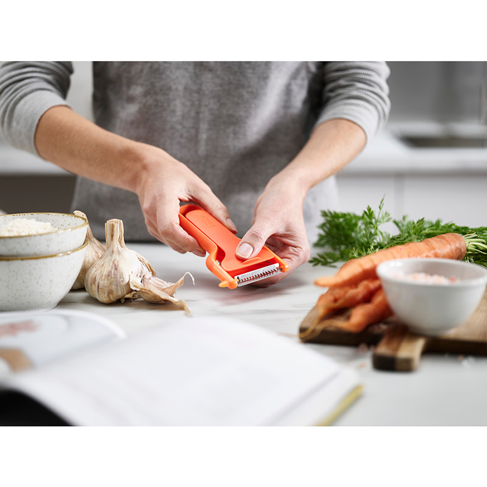Овощечистка со встроенной защитой лезвия safestore, оранжевая