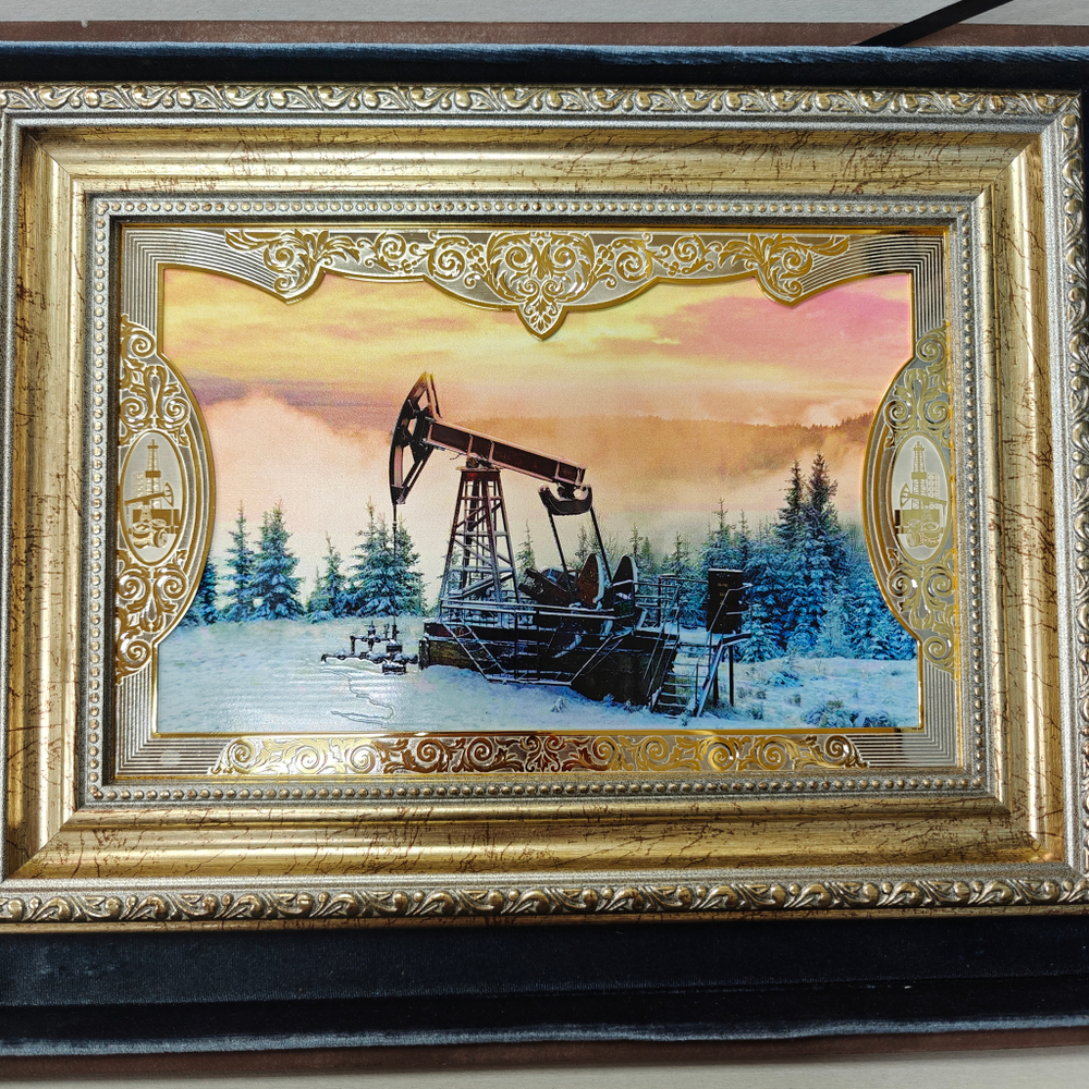 Панно с гравюрой "Нефтедобыча" №2