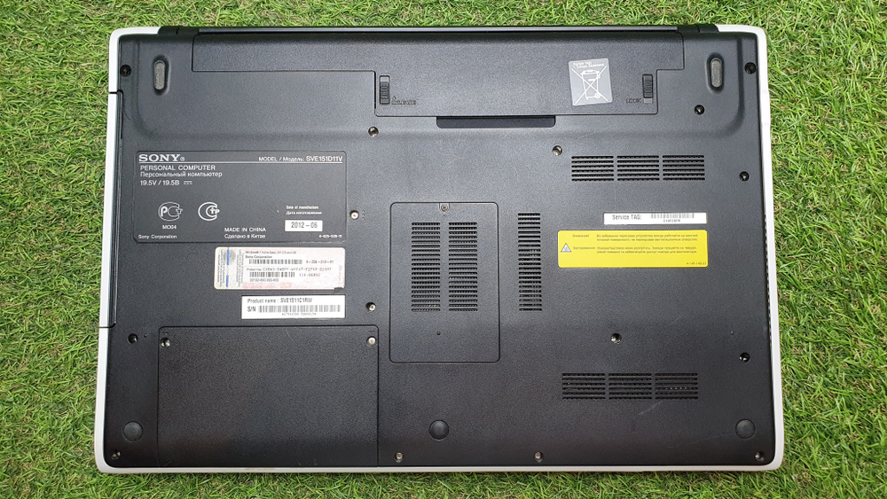 Ноутбук Sony Pentium/4 Gb/HDD 500 Gb/SVE1511C1RW/Windows 7