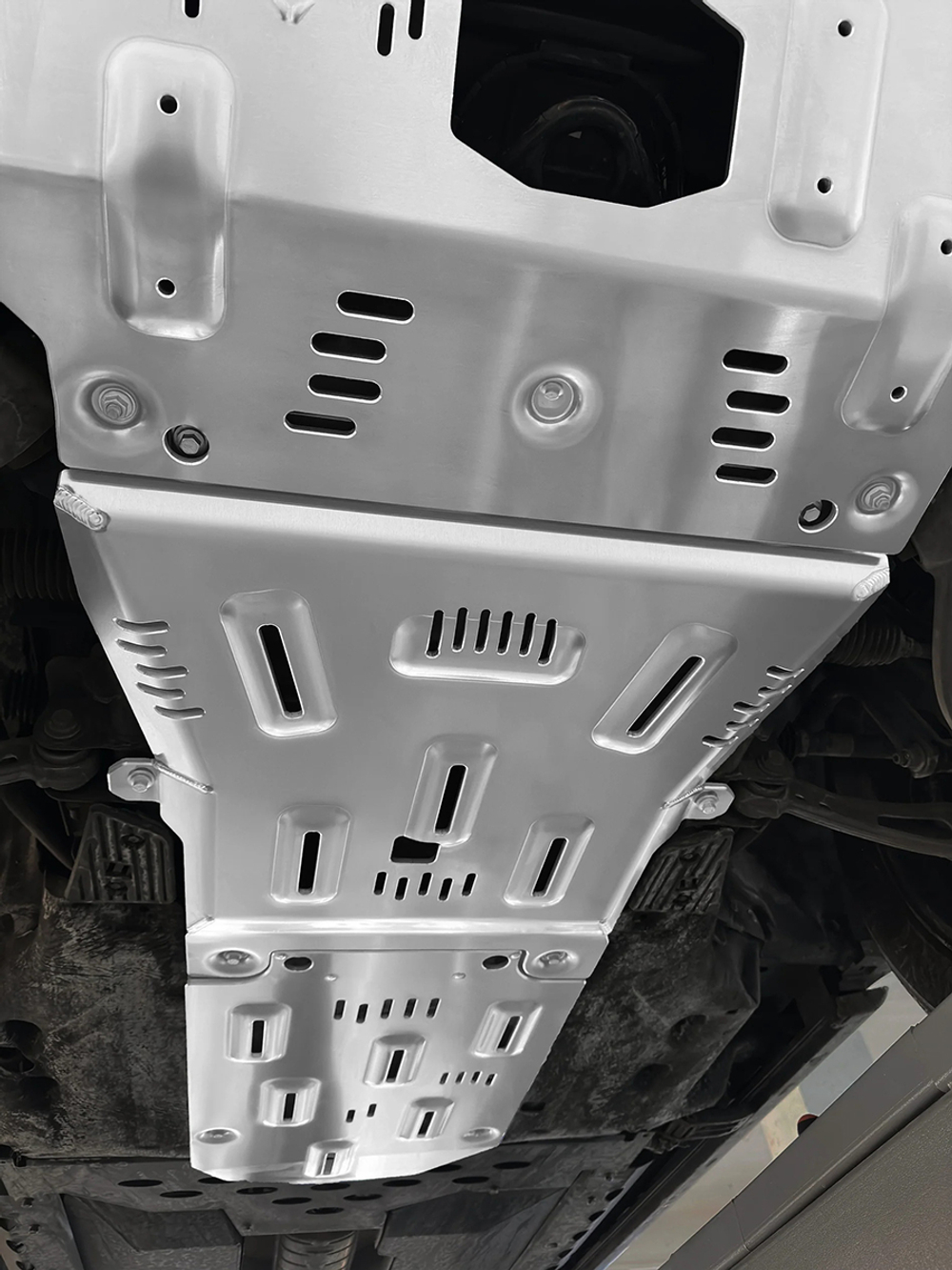 Защита Falcon радиатора, картера, РК, КПП для Land Rover Defender 2021+ (бензин 3.0T)