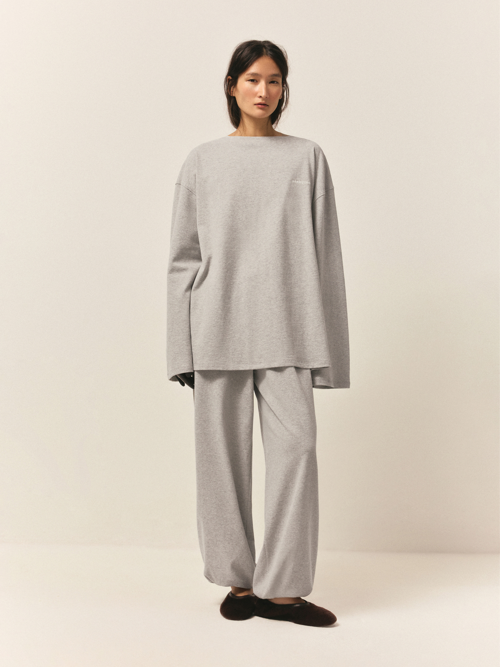 Брюки из soft-touch трикотажа