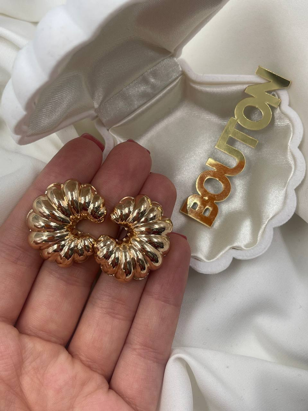 Серьги золотистые в форме круассана