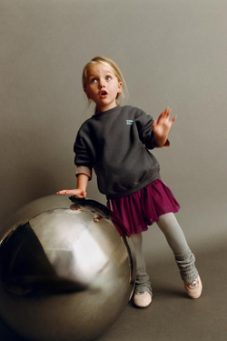 ZARA ОДНОТОННАЯ ТОЛСТОВКА С НАДПИСЬЮ, АНТРАЦИТОВО-СЕРЫЙ