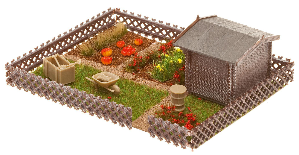 Дачный участок с небольшим садовым домиком