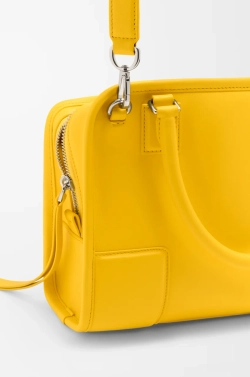 Loewe Маленькая сумка Amazona 180 из мягкой телячьей кожи, желтый