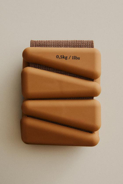 ZARA HOME НАБОР СПОРТИВНЫХ БРАСЛЕТОВ И НАПУЛЬСНИКОВ С УТЯЖЕЛИТЕЛЯМИ (2 ШТ.), КОРИЧНЕВЫЙ