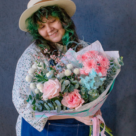 149. Свежий нежный букет с ароматными пионовидными розами