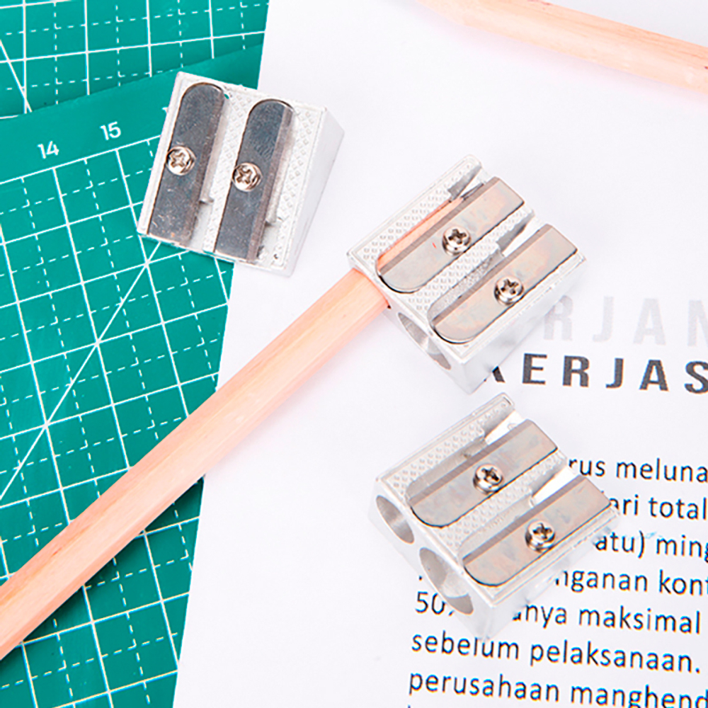 Точилка DELI "39762", металлическая, 2 отверстия, серебро