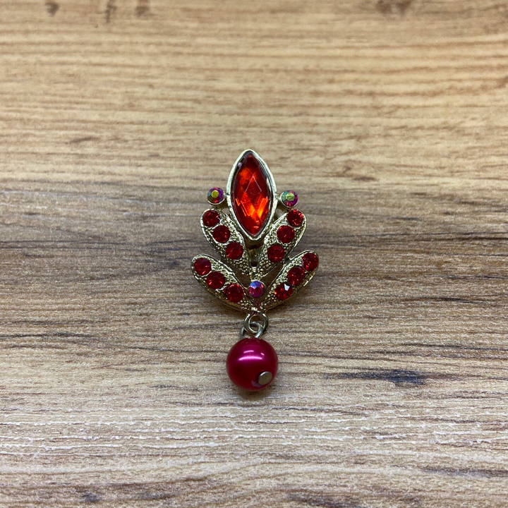 Брошь Elegant Веточка 5 листочков кристалл стразы жемчужинка цвет красный металл золотистый