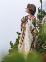 Теплый палантин с орнаментом