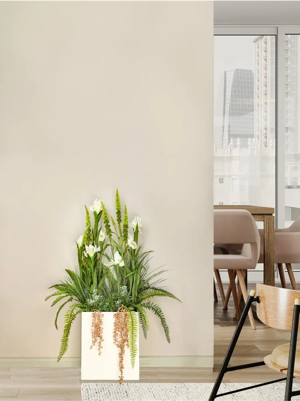 Напольная композиция из искусственных растений и цветов