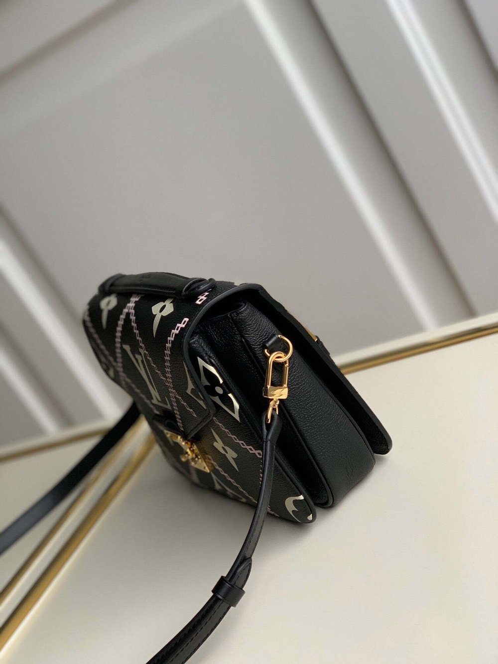 Louis Vuitton Pochette Metis