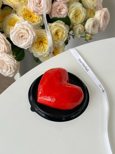 Десерт Афродита в красном цвете